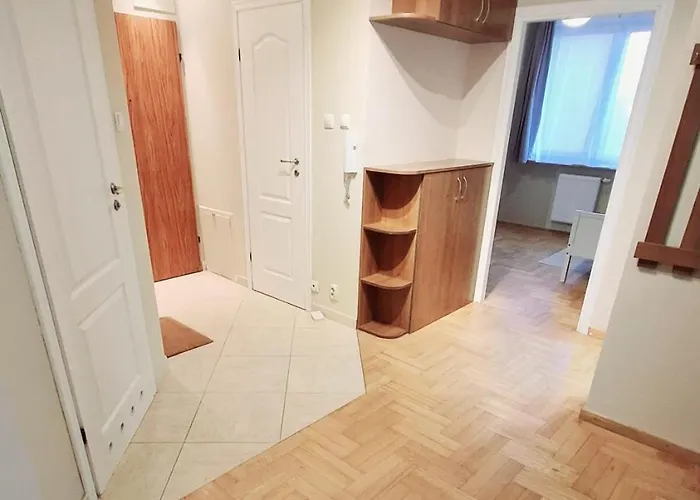 Metro Natolin Διαμέρισμα *